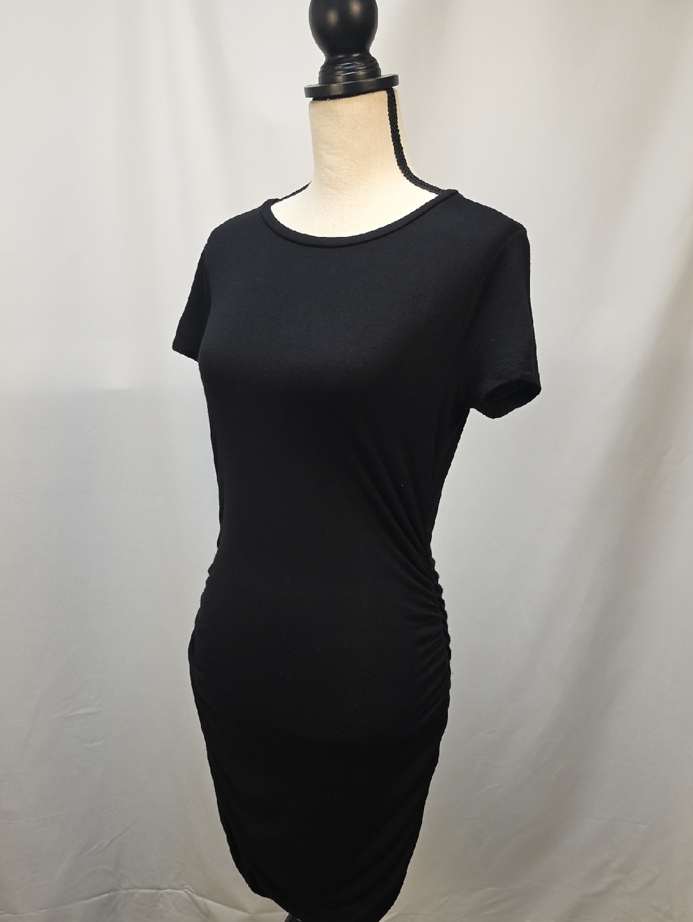 Classic Black Short-Sleeve Mini Dress - Sleek Everyday Style